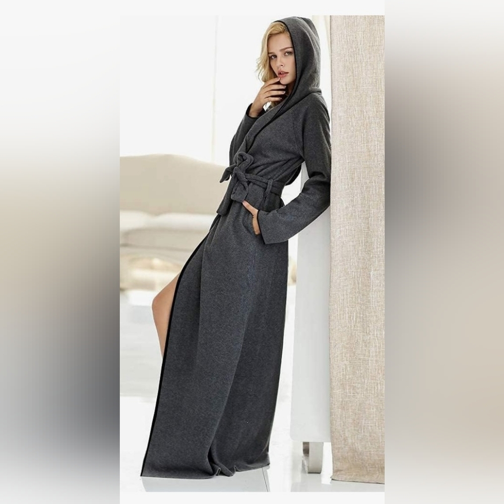 7 Veils Microfleece floor-length Robe